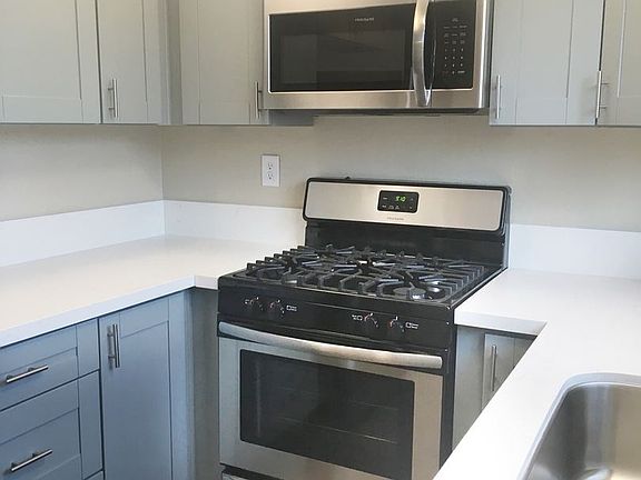 2nd image of 4113 43rd St Unit 5