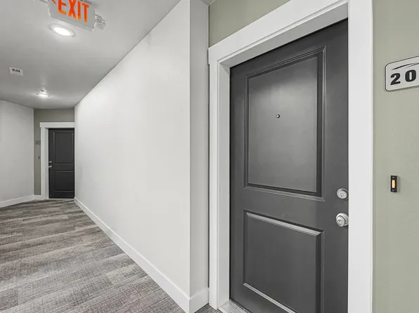 265 High Point Dr #203, Longmont, CO 80504