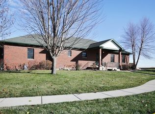 407 Hadley Ct, Sycamore, IL 60178