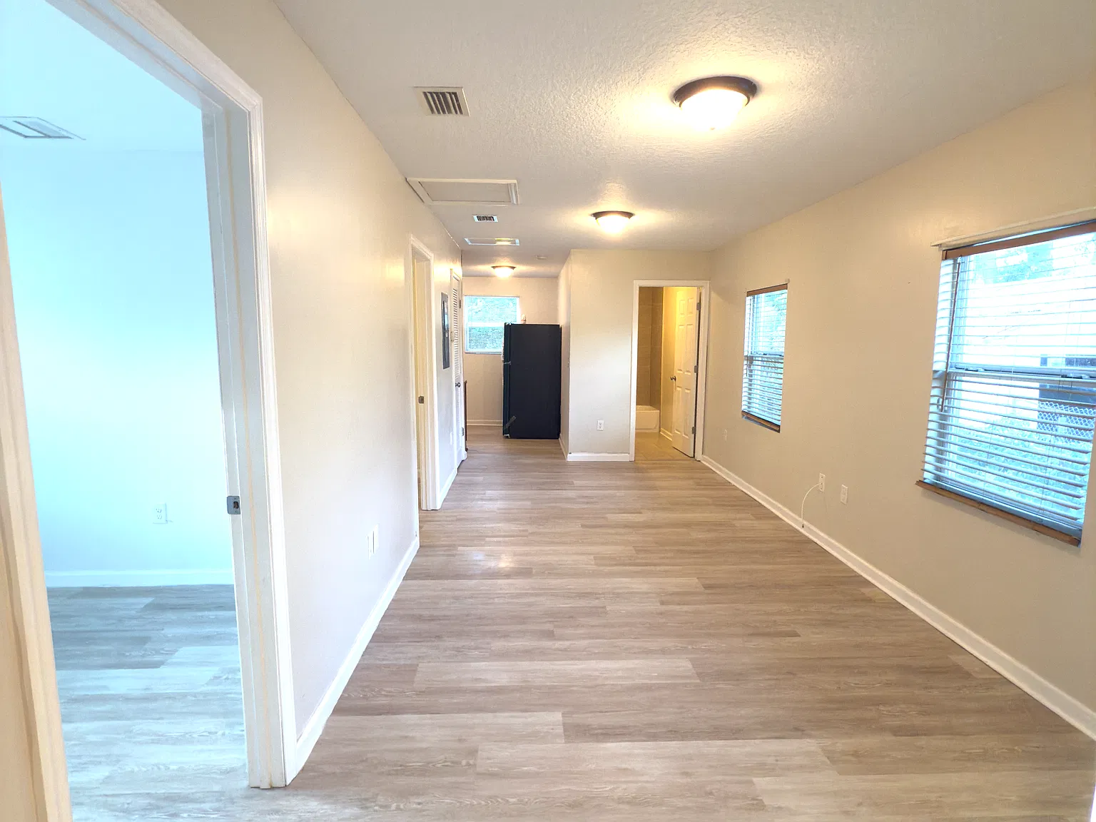 2 bed, 712 sqft, $1,275 — Photo 3