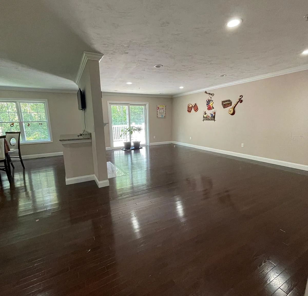 3 bed, 3600 sqft, $4,000 — Photo 1