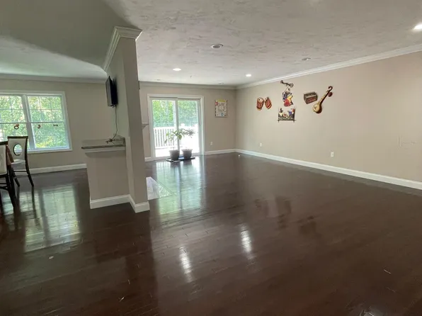 37 Bristol Cir #45, Raynham, MA 02767
