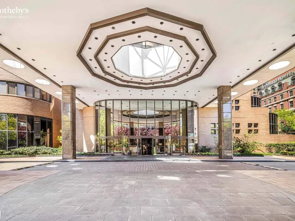 330 East 38th Street image 14 of 16