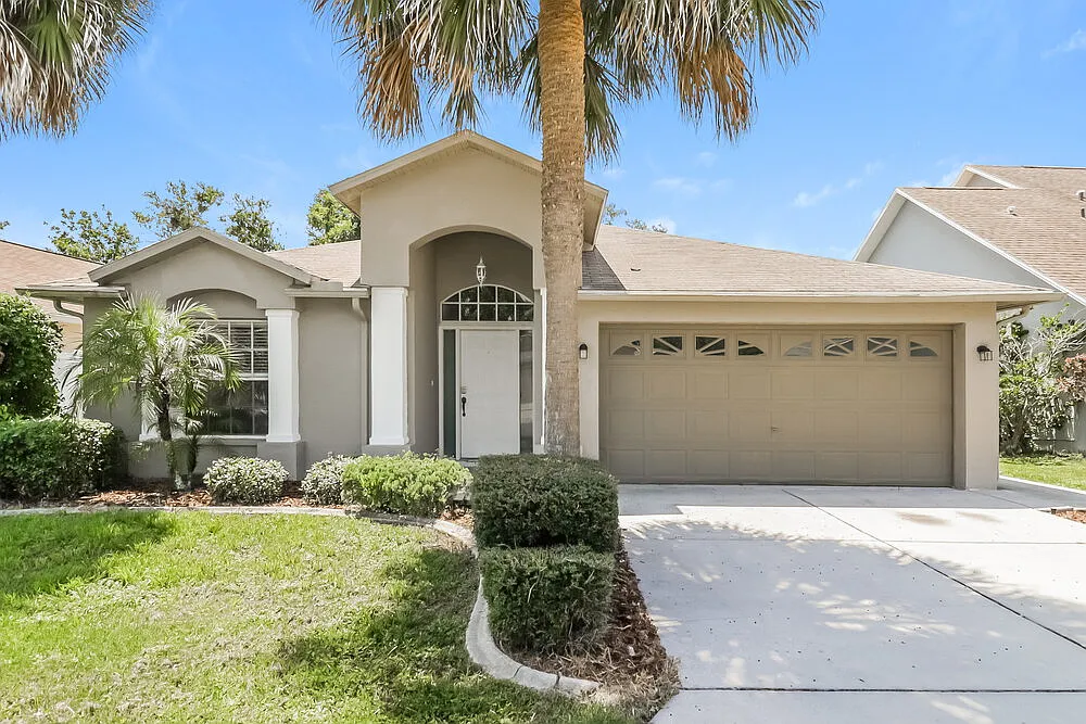 3 bed, 2.0 bath, 1599 sqft, $2,045 — Photo 1