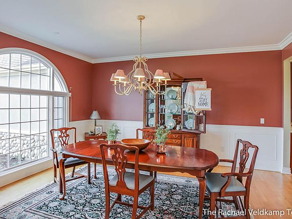 3rd image of 2300 Cascade Lakes Cir SE