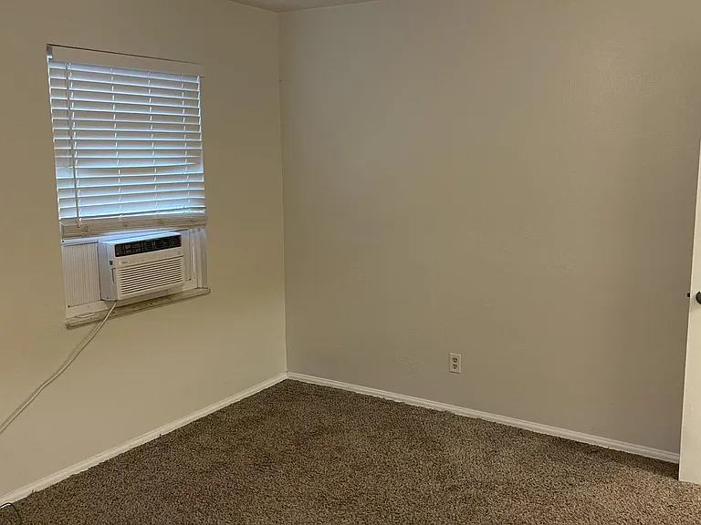 2978 Densmore Dr #4 — Photo 2
