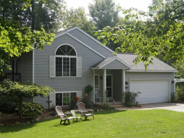 14858 Treevalley Dr NE, Cedar Springs, MI 49319