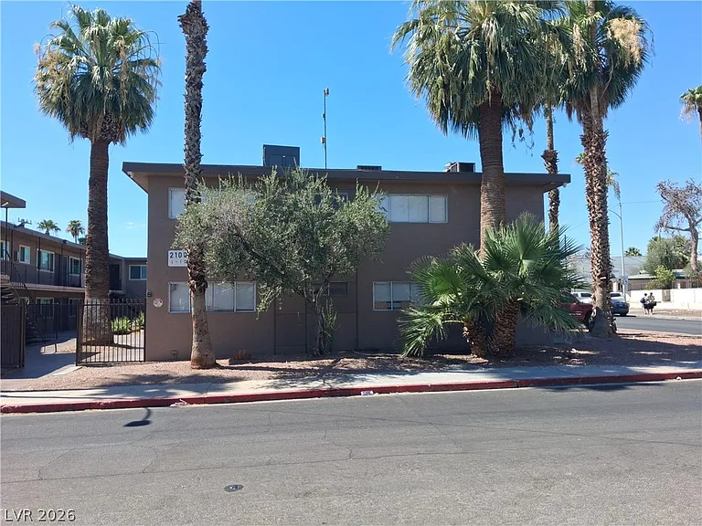 2100 Sunrise Ave #6 — Photo 17