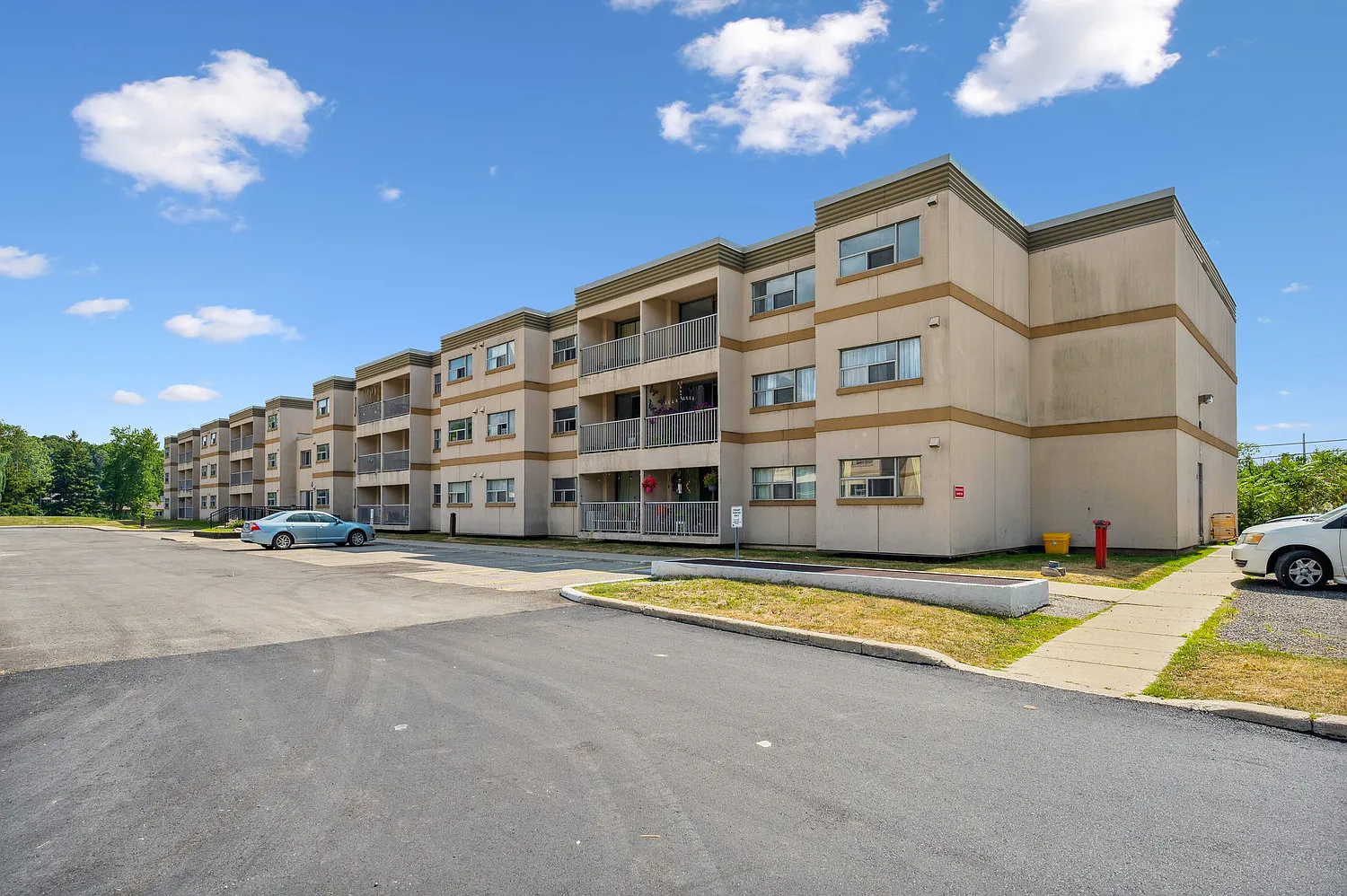 Pioneer Apartments — Photo 3