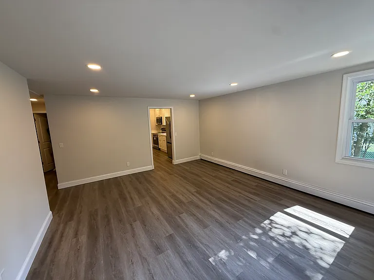 601 E Lakeshore Dr — Photo 3