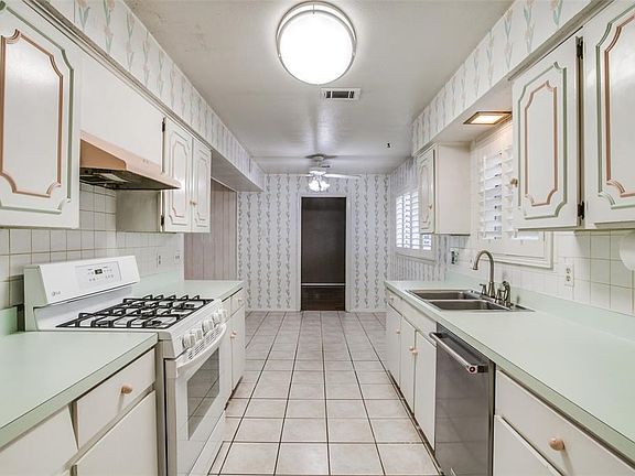 5th image of 9921 Greenfield Dr