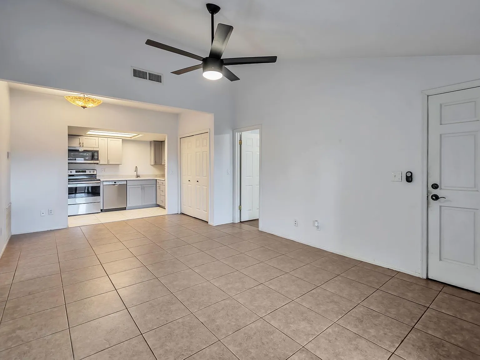 1351 Pleasant Dr — Photo 4