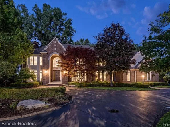 398 Shrewsbury Dr, Clarkston, MI 48348