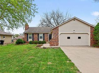 5419 SW 11th St, Topeka, KS 66604