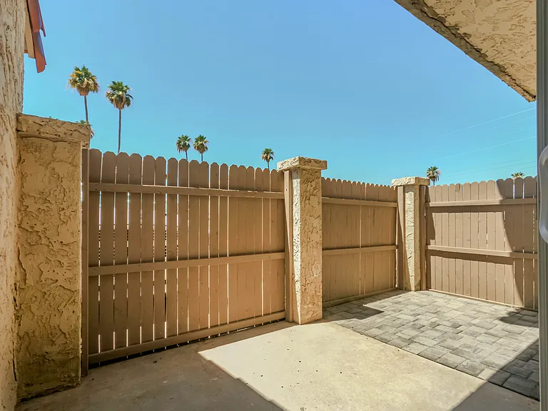 1219 E Townley Ave — Photo 25