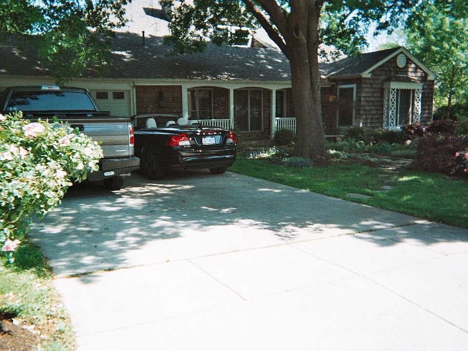 1st image of 208 Lindenwood Dr