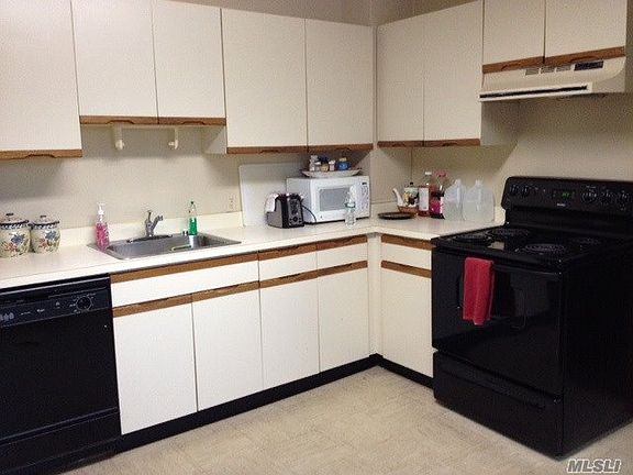 5th image of 343 Roslyn Ave APT 2