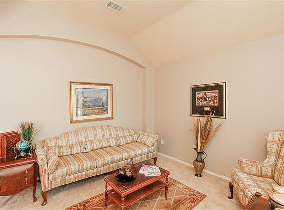 5th image of 612 Spicewood Dr