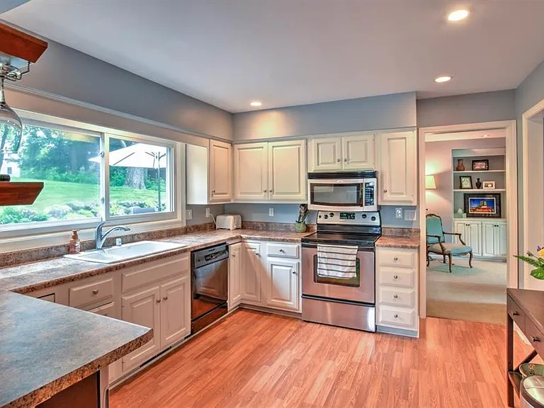 575 S Hillcrest Dr — Photo 9