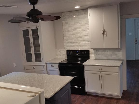 2nd image of 1106 S Avenue B