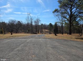 Sapphire Dr, Hedgesville, WV 25427