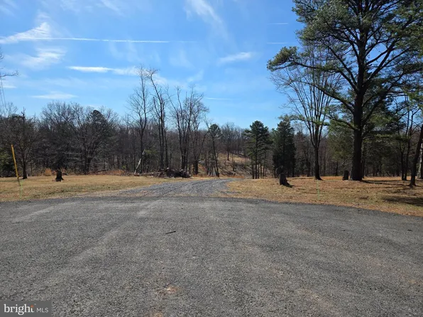 Sapphire Dr, Hedgesville, WV 25427