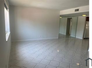 5624 Blueberry Ct, Fort Lauderdale, FL 33313