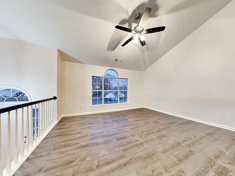 3 bed, 3.0 bath, 2108 sqft, $1,900 — Photo 4