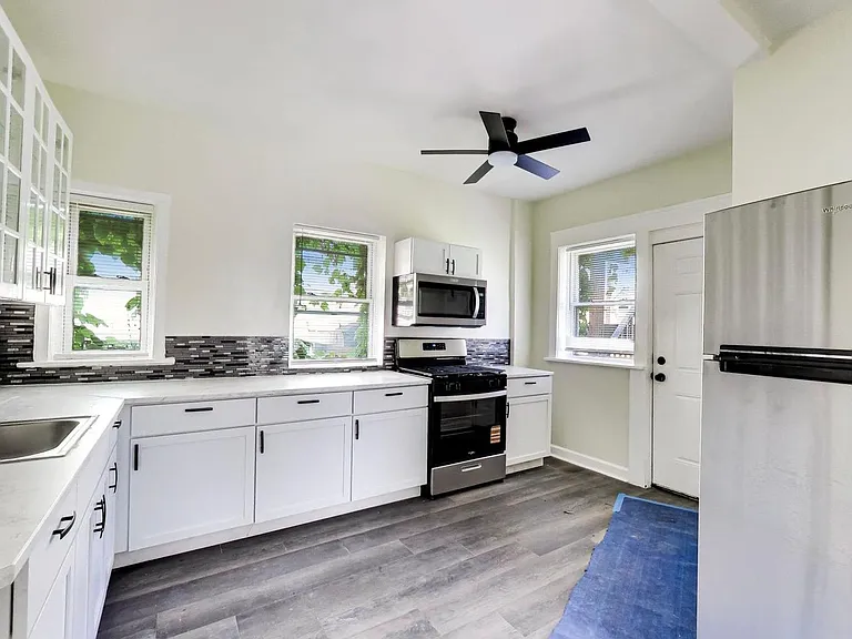 43 N Menard Ave #2 — Photo 20