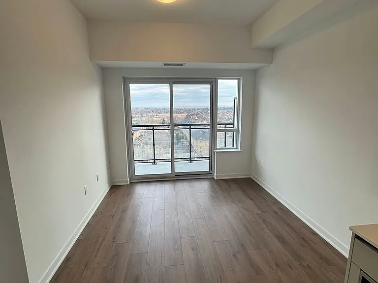 395 Dundas St W #711 — Photo 11
