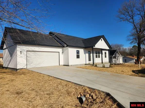 411 Locust St, Mountain Home, AR 72653