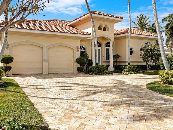 2nd image of 371 SE 15th Avenue