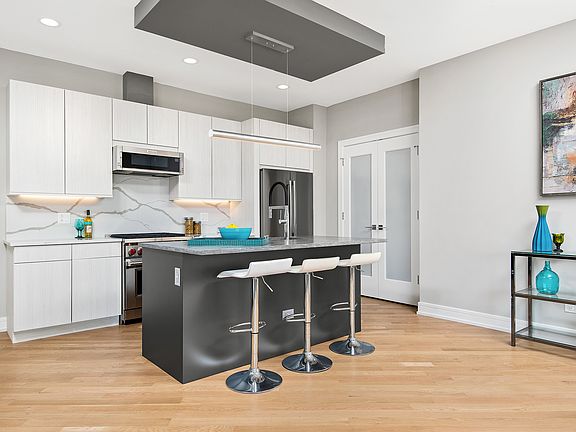 5th image of 680 N Milwaukee Ave APT 405