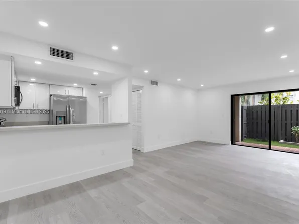 8911 SW 123rd Ct APT 106-4, Miami, FL 33186