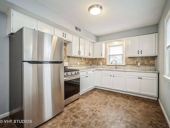 4th image of 1041 Yeoman St