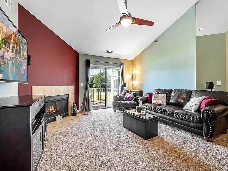 5S510 Scots Dr #17D — Photo 4