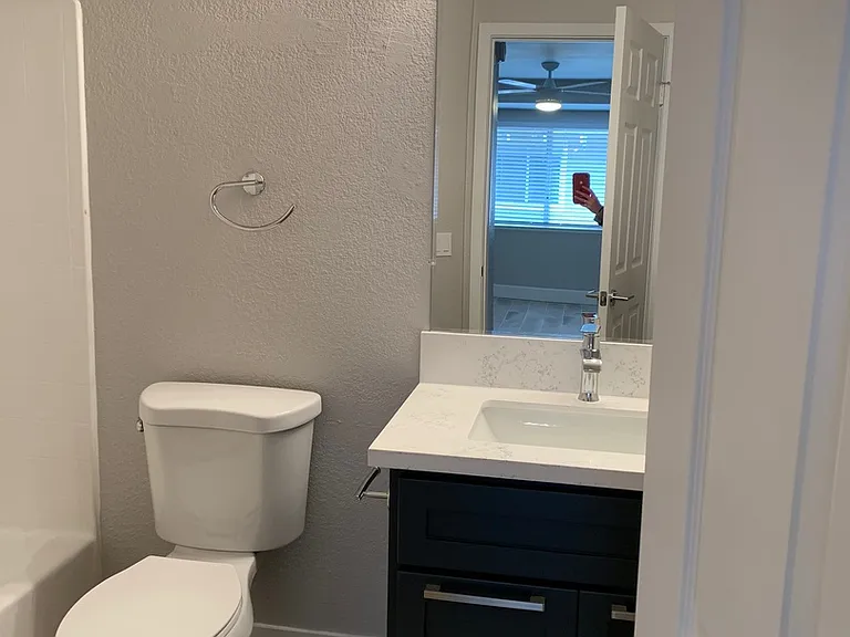 642 W. Maple Ave. Apts. — Photo 17