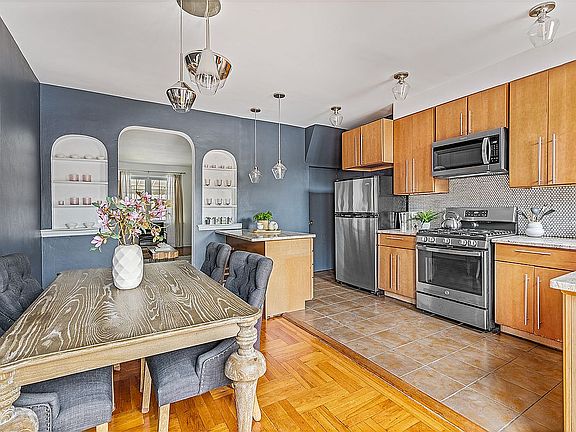 5th image of 2107 Kimball St