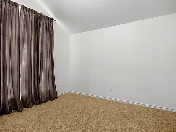 5th image of 3813 Hazel Dr