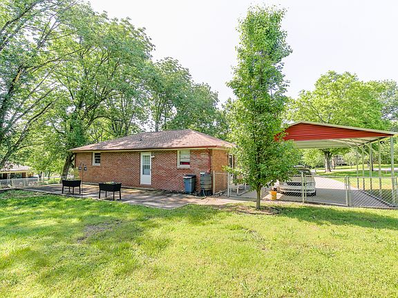3rd image of 110 Lookout Dr