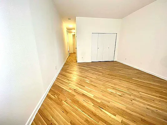 Rented by Waldstar Real Estate LLC | media 6