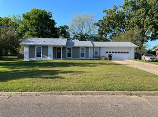 181 Simpson Dr, Daleville, AL 36322