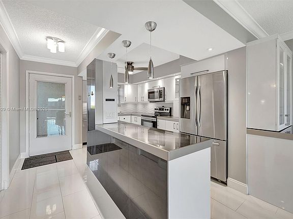 5th image of 5860 NW 44th St APT 808
