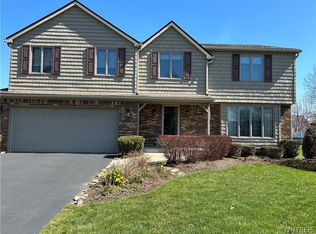 6131 Clarence Ln N, East Amherst, NY 14051