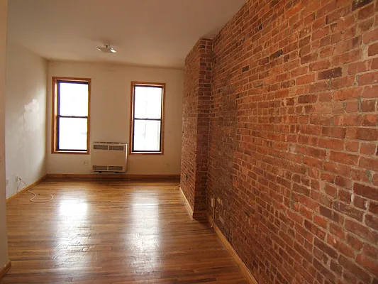 Rented by Joel Weisz, LREB | media 18