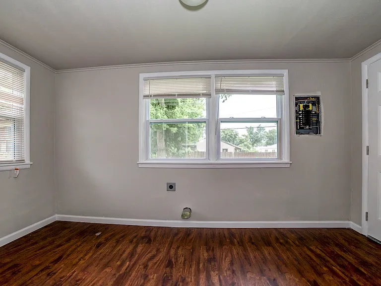 1733 E Marshall St — Photo 5