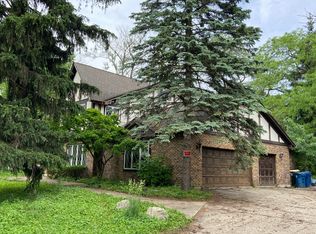 8239 Dunham Rd, Downers Grove, IL 60516