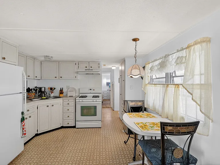 718 S Green Cir — Photo 10
