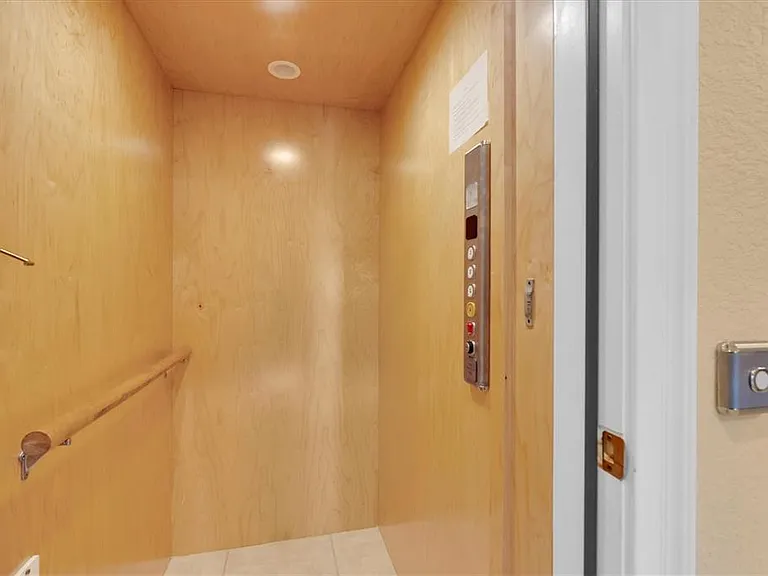 300 Capri Blvd #6 — Photo 38