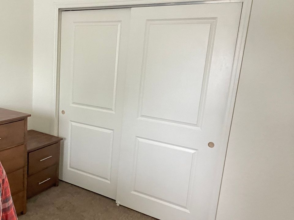 Sliding cabinet with multiple drawers